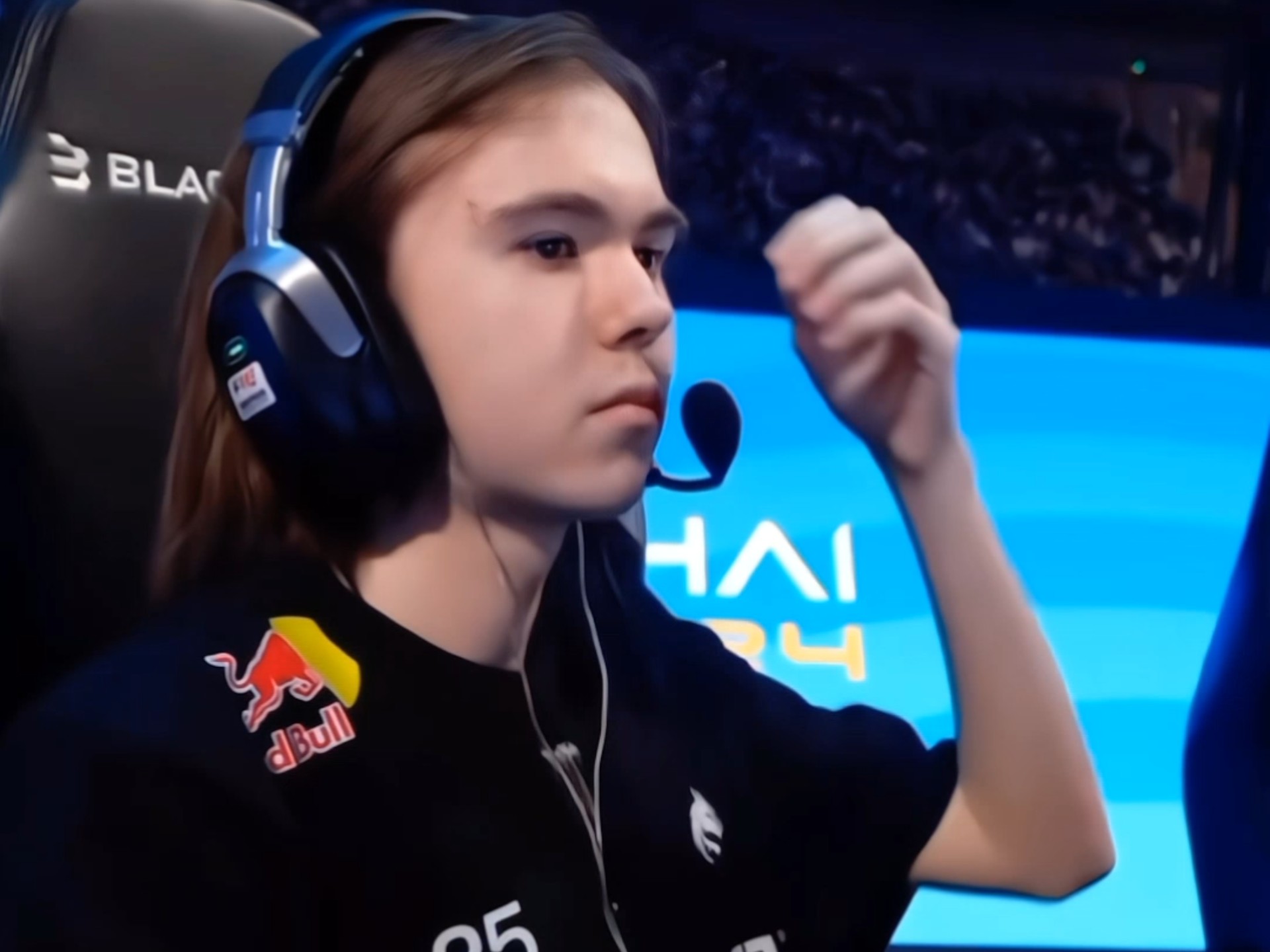 他在防守端 他在防守端